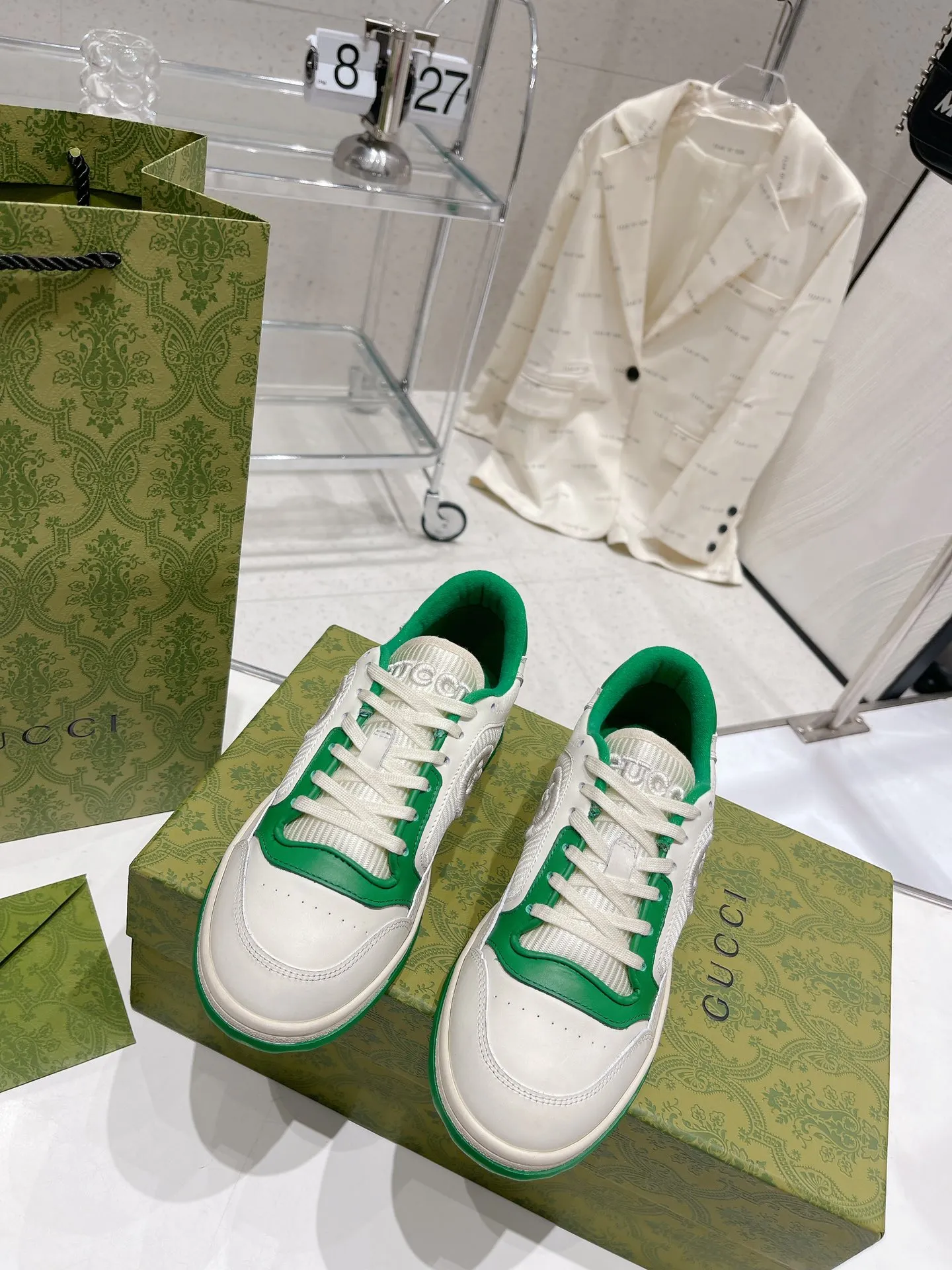 👟👟Ex-factory price 520👟👟 Gucci Gucci 2023 latest hot model MAC80 sneakers, couple style, casual, retro, old, dirty shoes, small dirty shoes, white shoes, original purchase, development, production, Gucci MAC80 new hot model series. The exquisite and compact interlocking double G logo romantically interprets the aesthetic concept of this series. Made of off-white leather, retro inspiration is cleverly integrated into the design of sports shoes, reinterpreting the brand logo. Fabric: Original custom imported first-layer cowhide. Lining: Original custom imported breathable mesh. Outsole: Original molded two-color TPU outsole. Sole thickness: 3CM. Size: Women's 35-40 / Men's 39-45.